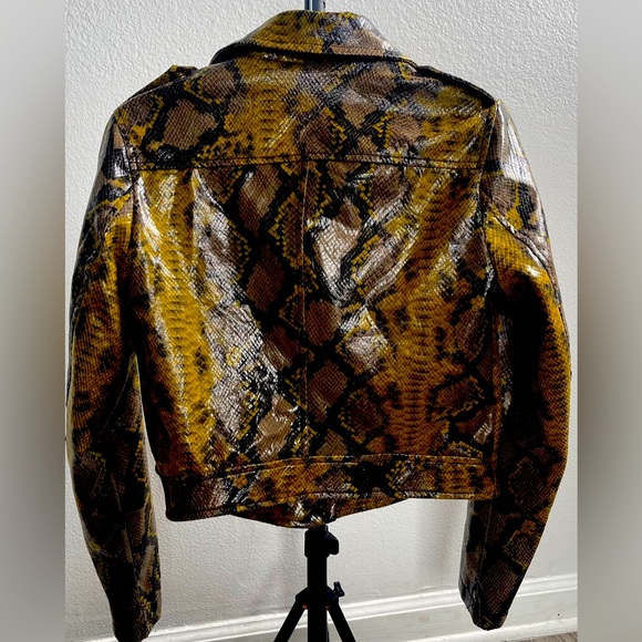 Jacket size Medium, beautiful color - Picture 6 of 6
